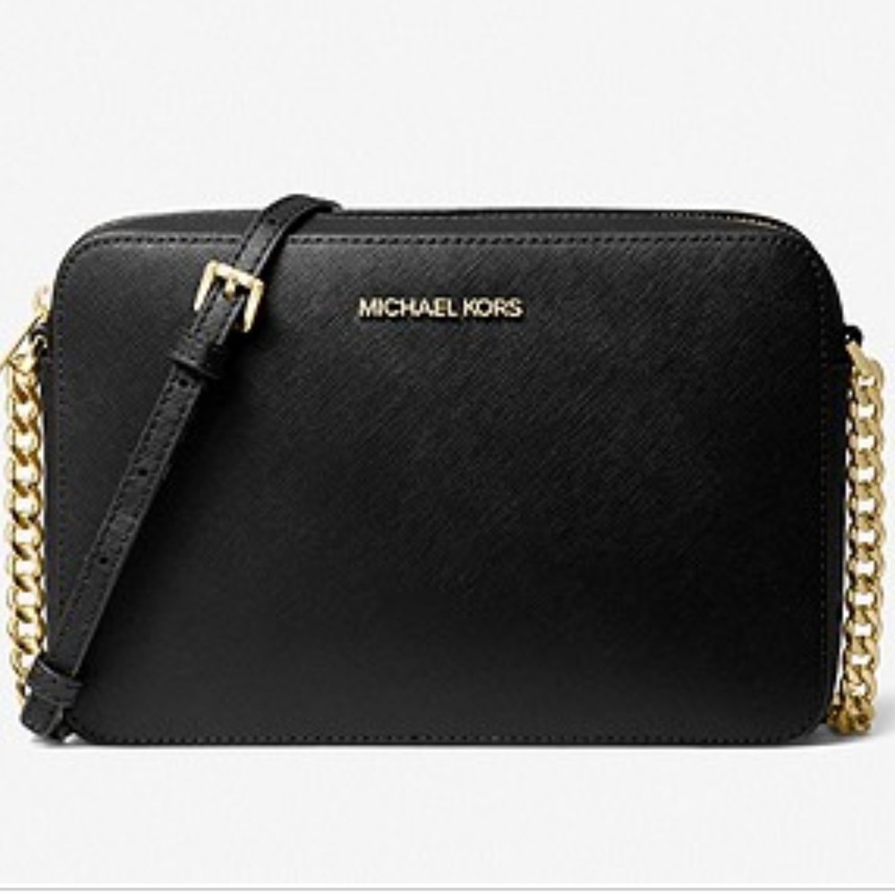 Never used brand new bag ! In season every season !